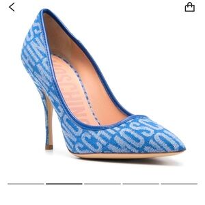 Never worn, size 8 runs small.. Fit like a 7.5